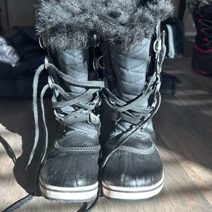 Sorel winter boots size 5‎ very warm for winter
